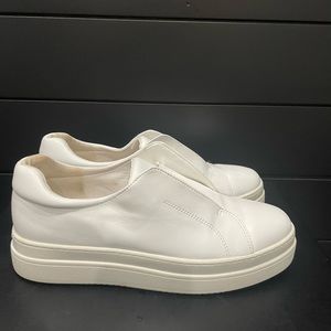 Size 9 J Slides great condition